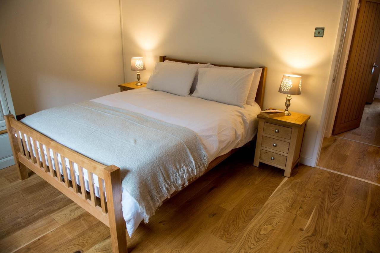 York Lodge- Spacious 3 Bed Bungalow With Wonderful Estuary Views Laugharne Exterior photo